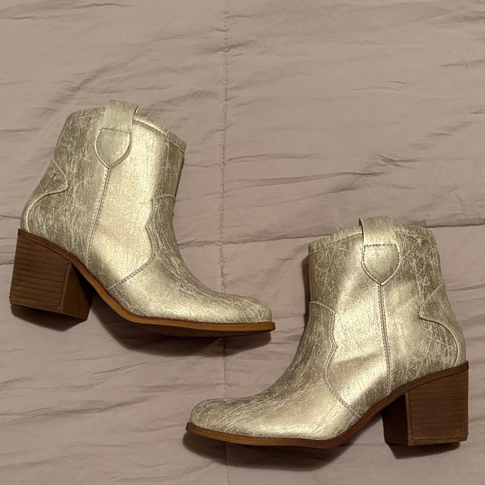 Dirty Laundry Stylish Silver Ankle Boots for Women Size 6.5